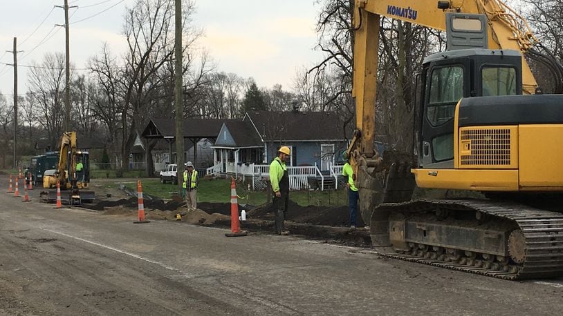 Construction crews work the Oxford State Road widening project. The Middletown City Council on Tuesday, April 4, 2017, approved a contract for Kelchner, Inc. of Springboro to begin construction of Phase 3 of the widening and other improvements on Yankee Road, between Oxford State Road and Lafayette Avenue. (Ed Richter/Staff)