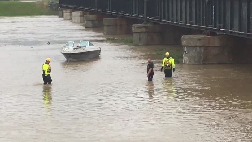 2 rescued after boat breaks down on Great Miami River, drifts toward dam