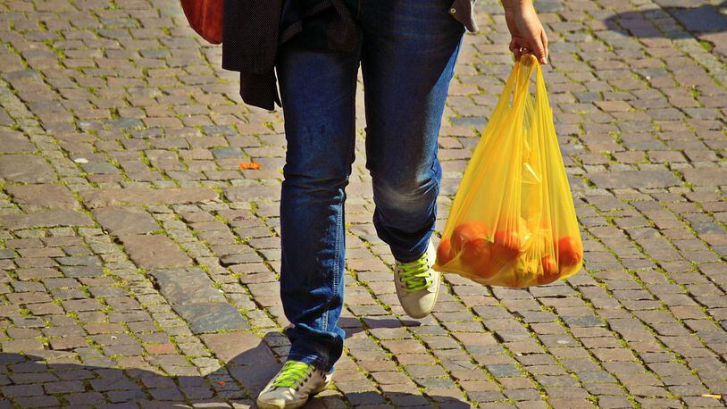 FILE PHOTO: In an effort to deter their use, a Canadian shopping market is trying to embarrass its customers who choose to use plastic bags. (Photo: cocoparisienne/Pixabay)