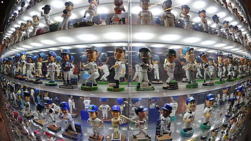 A Missouri man used bobbleheads to help raise money for a man suffering from colon cancer.