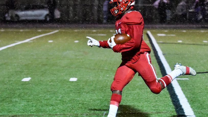 Fairfield’s Taimar Boykin carries the ball for a touchdown during an Oct. 27 game against Middletown at Fairfield Stadium. The host Indians won 48-0. NICK GRAHAM/STAFF