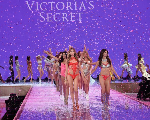 2015 Victoria's Secret Fashion Show