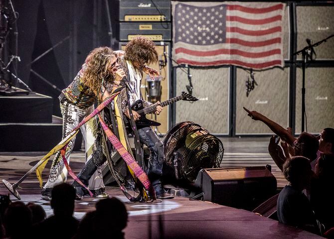 Legendary acts Aerosmith, Slash rock Cincinnati