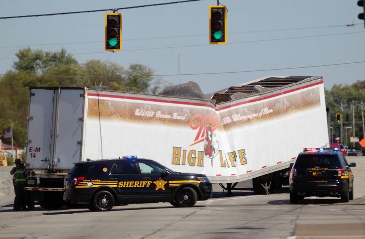 PHOTOS: Semi hauling beer collapses in Butler County, blocking traffic