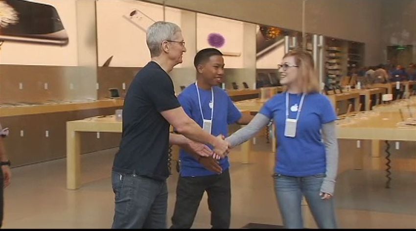 Apple CEO Tim Cook arrived at the Palo Alto store for the excitement