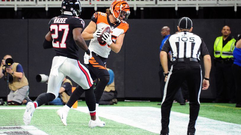 ATLANTA, GA - SEPTEMBER 30: Tyler Eifert #85 of the Cincinnati Bengals catches a pass for a touchdown during the first quarter against the Atlanta Falcons at Mercedes-Benz Stadium on September 30, 2018 in Atlanta, Georgia. (Photo by Scott Cunningham/Getty Images)