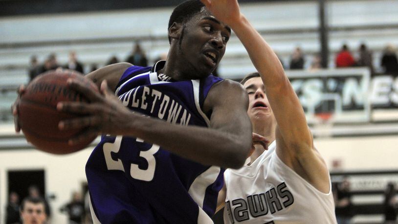 Middletown’s Kirby Wright tries to control the ball while being guarded by Lakota East’s Stedman Lowry during their game on Jan. 7, 2011, at East. The host Thunderhawks won 67-39. JOURNAL-NEWS STAFF PHOTO