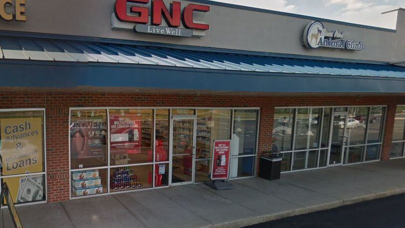 GNC will close up to 900 stores