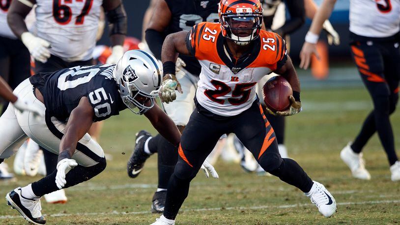 OAKLAND, CA - NOVEMBER 17: Running back Giovani Bernard #25 of the Cincinnati Bengals rushes past linebacker Nicholas Morrow #50 of the Oakland Raiders during the fourth quarter at RingCentral Coliseum on November 17, 2019 in Oakland, California. The Oakland Raiders defeated the Cincinnati Bengals 17-10. (Photo by Jason O. Watson/Getty Images)