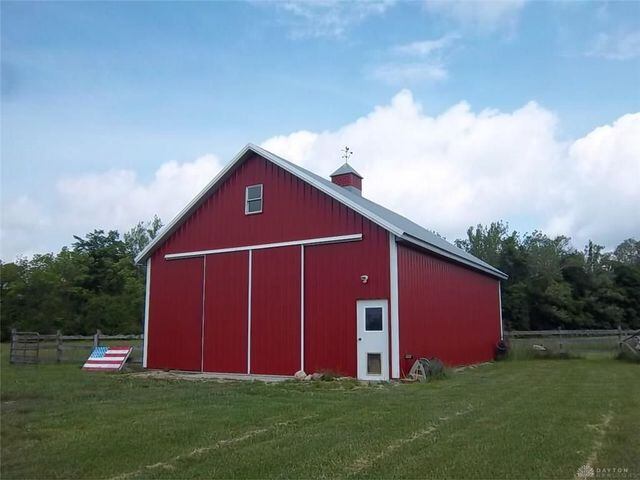 PHOTOS: Farmersville farmhouse on 41 acres on market for $700K