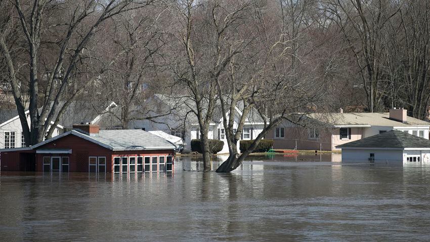 Winter weather flooding strikes Midwest