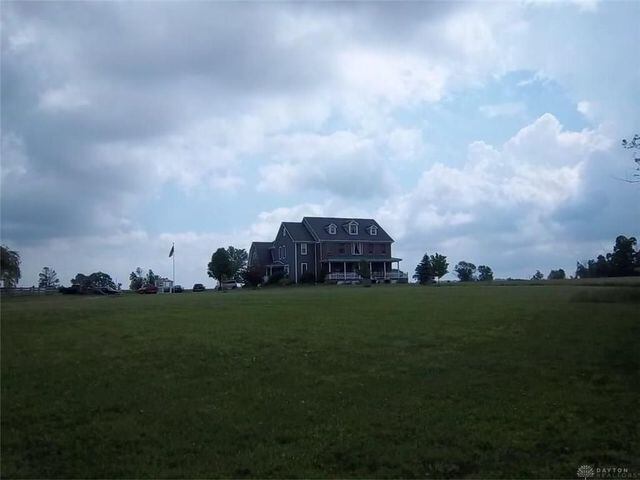 PHOTOS: Farmersville farmhouse on 41 acres on market for $700K
