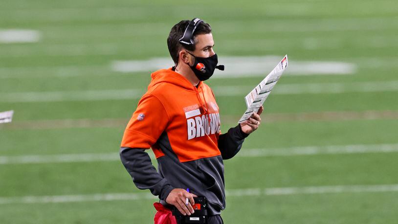 Cleveland Browns coach Kevin Stefanski looks at chart during the first half of the team's NFL football game against the Cincinnati Bengals, Thursday, Sept. 17, 2020, in Cleveland. (AP Photo/Ron Schwane)