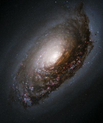 Dust band around the nucleus of Black Eye Galaxy M64