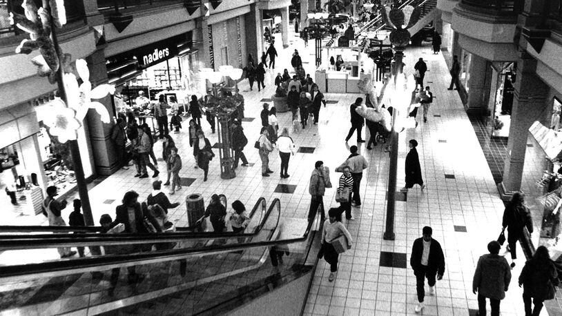 Forest Fair Mall was crowded with post-Christmas bargain hunters Dec. 27, 1989. JOURNAL-NEWS STAFF PHOTO