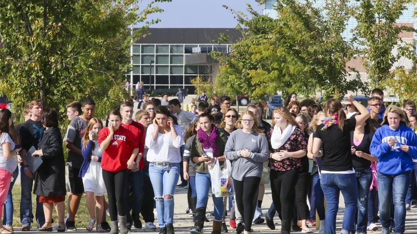Students were evacuated from Edgewood High School after a threat was received, Wednesday, Oct. 7, 2015. GREG LYNCH / STAFF