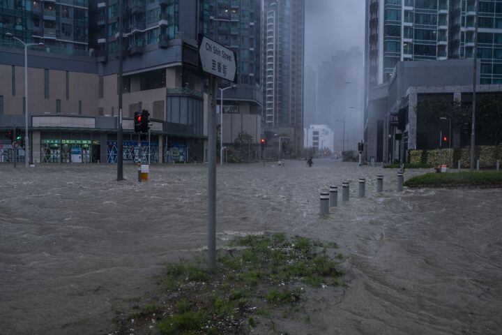 Photos: Typhoon Mangkhut batters southern China, Hong Kong, Philippines