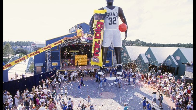 25 Oct 1995:  Center Shaquille O'Neal #32 of the Orlando Magic makes a guest appearance to endorse a new candy bar but he is full of hot air at Disneyworld in Orlando, Florida.  Mandatory Credit:  Andy Lyons/Allsport