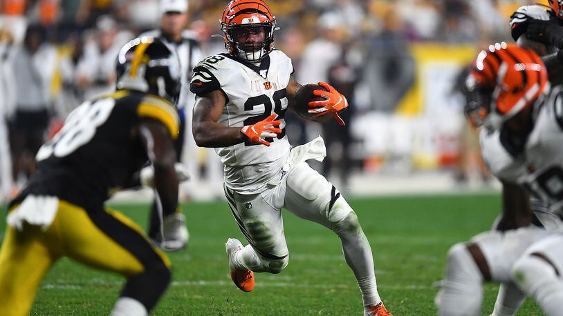 PITTSBURGH, PA - SEPTEMBER 30: Joe Mixon #28 of the Cincinnati Bengals carries the ball during the third quarter against the Pittsburgh Steelers at Heinz Field on September 30, 2019 in Pittsburgh, Pennsylvania. (Photo by Joe Sargent/Getty Images)