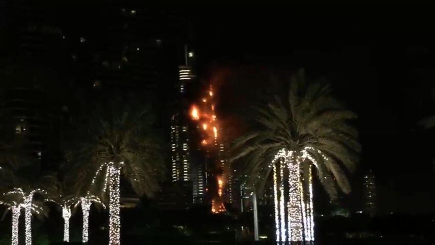 Fire engulfs luxury hotel in Dubai