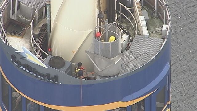 Crews work to rescue riders on Sky Tower ride at Sea World