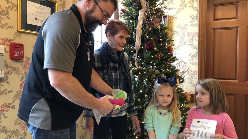 As part of Colonial Schools inter-generational programming, students colored holiday cards for Meals on Wheels participants, collected pet supplies for their furry friends, and delivered them to the lucky recipients recently.