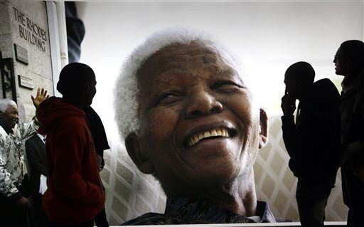 Artistic photos of Nelson Mandela around the world