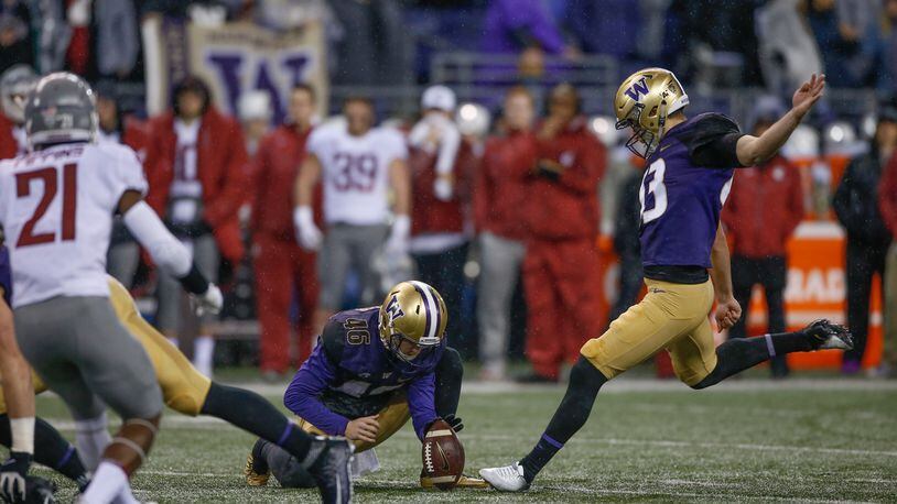 SEATTLE, WA - NOVEMBER 25: Kicker Tristan Vizcaino #43 of the Washington Huskies kicks a 44 yard field goal in the second quarter against the Washington State Cougars at Husky Stadium on November 25, 2017 in Seattle, Washington. (Photo by Otto Greule Jr/Getty Images)