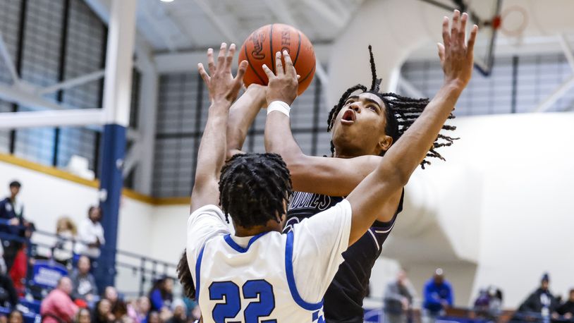 Middletown's Jeremiah Landers puts up a shot defended by Hamilton's Demetrius Berry during the Hamilton vs. Middletown basketball game Tuesday, Jan. 30, 2024 at Hamilton High School. Middletown won 47-38. NICK GRAHAM/STAFF