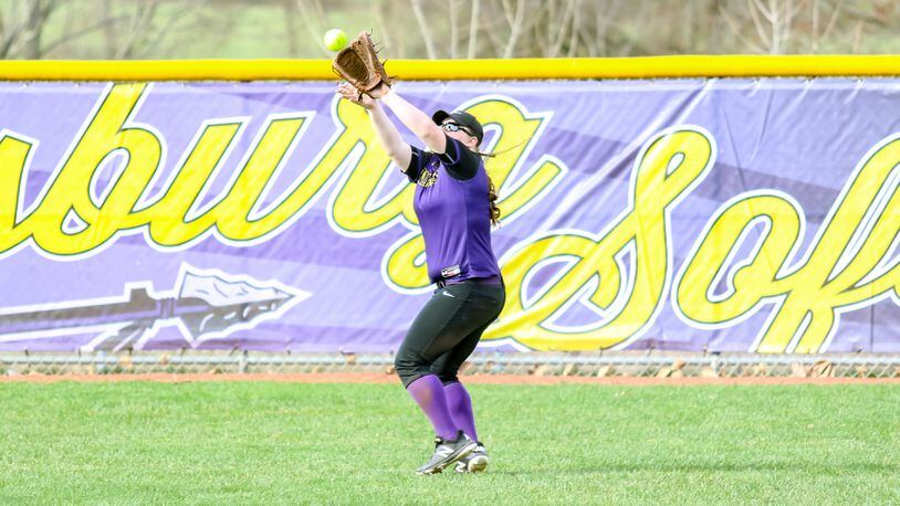 Mechanicsburg’s Megan Alspaugh catches a fly ball. MICHAEL COOPER / CONTRIBUTED