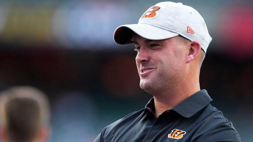 Cincinnati Bengals coach Zac Taylor speaks with players on the field during warmups before the NFL football preseason game against the Arizona Cardinals in Cincinnati, Friday, Aug. 12, 2022. (AP Photo/Jeff Dean)