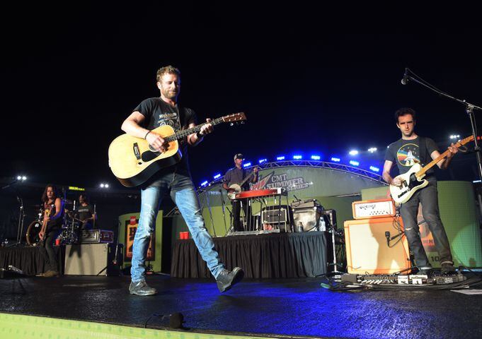 Male Vocalist of the Year Nominee: Dierks Bentley