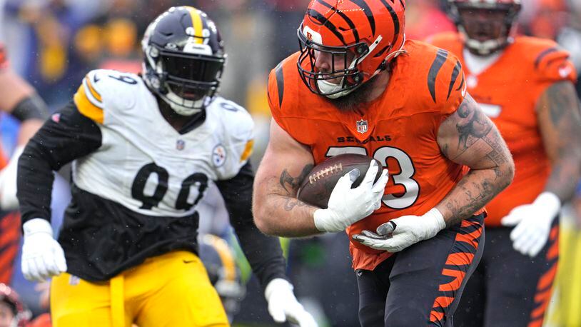Cincinnati Bengals offensive tackle Jonah Williams, center, runs after recovering a fumble by Pittsburgh Steelers quarterback Kenny Pickett during the first half of an NFL football game in Cincinnati, Sunday, Nov. 26, 2023. (AP Photo/Jeffrey Dean)