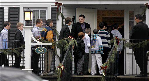 Newtown holds the first funerals for the victims