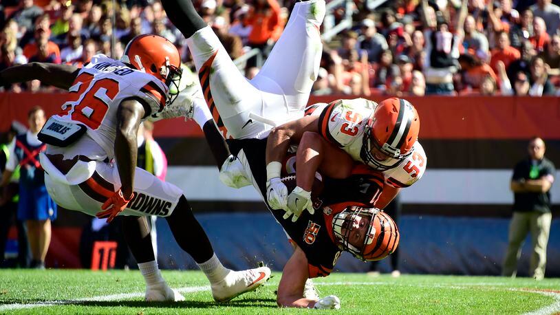›CLEVELAND, OH - OCTOBER 01: Tyler Kroft #81 of the Cincinnati Bengals makes a touch down catch and is taken down by Joe Schobert #53 of the Cleveland Browns in the second half at FirstEnergy Stadium on October 1, 2017 in Cleveland, Ohio. (Photo by Jason Miller /Getty Images)