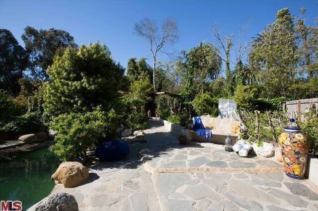 Home was previously owned by Tommy Chong, David Foster