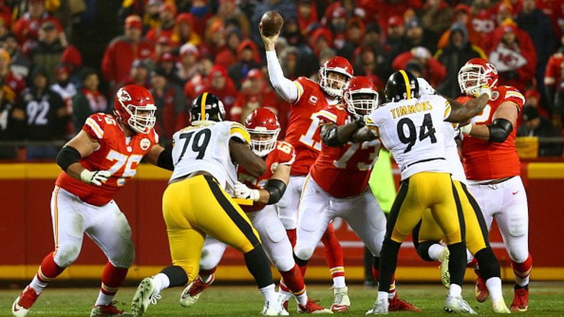 KANSAS CITY, MP - JANUARY 15: Quarterback Alex Smith #11 of the Kansas City Chiefs throws a pass against the Pittsburgh Steelers during the second quarter in the AFC Divisional Playoff game at Arrowhead Stadium on January 15, 2017 in Kansas City, Missouri. (Photo by Dilip Vishwanat/Getty Images)