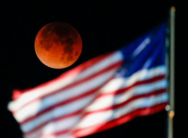 Photos: Super blue blood moon eclipse 2018