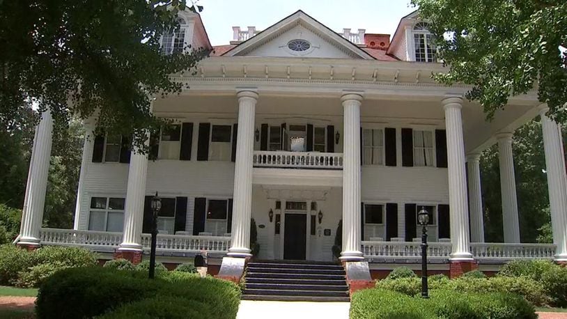 Mansion that inspired Gone With the Wind's Twelve Oaks up for sale. (WSBTV.com)