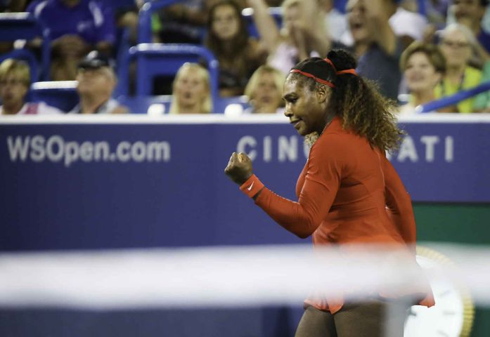 PHOTOS Roger and Serena take Center Court in Mason