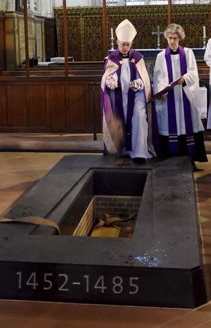 Richard III's belated burial