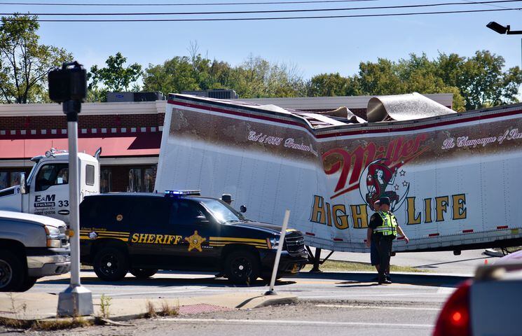 PHOTOS: Semi hauling beer collapses in Butler County, blocking traffic