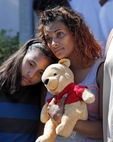 Photos: Nation mourns after Florida school shooting
