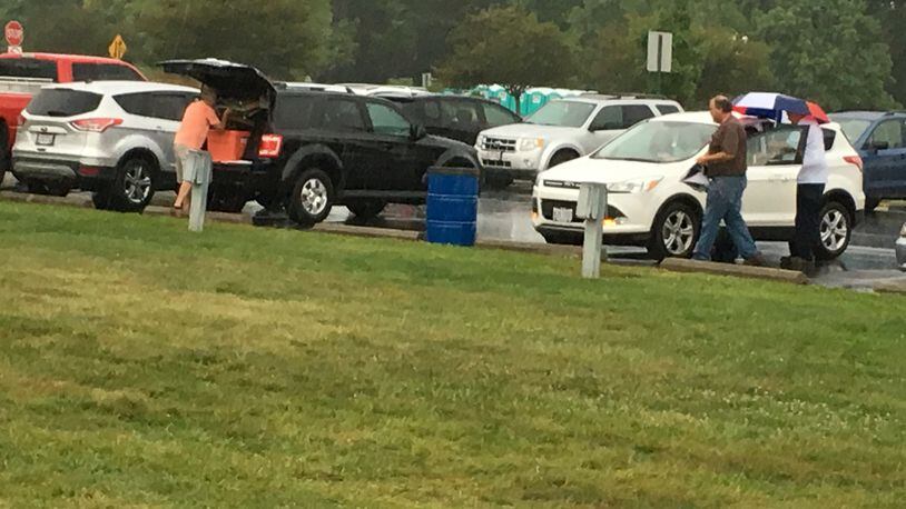 People start packing up their families and vehicles after it was announced Friday night that the Ohio Balloon Challenge events were cancelled for the evening at Middletown’s Smith Park. ED RICHTER/STAFF