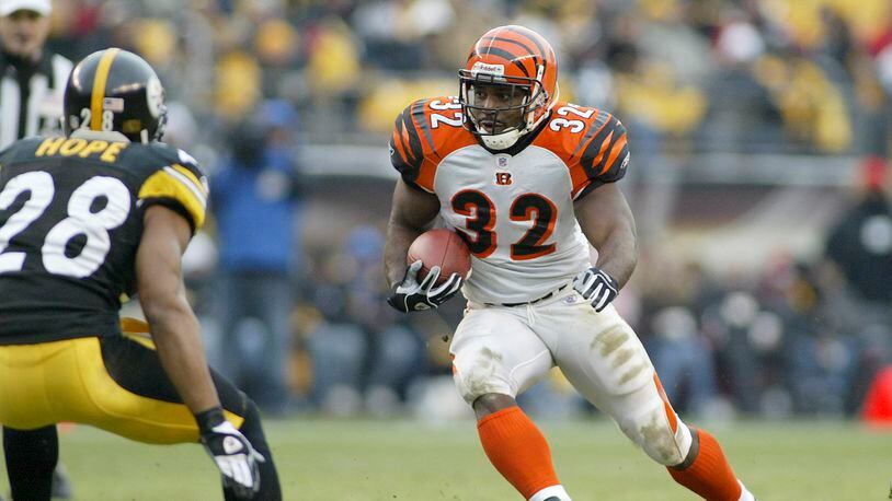 PITTSBURGH, PA - DECEMBER 4: Rudi Johnson #32 of the Cincinnati Bengals runs against the Pittsburgh Steelers on December 4, 2005 at Heinz Field in Pittsburgh, Pennsylvania. (Photo by Rick Stewart/Getty Images)