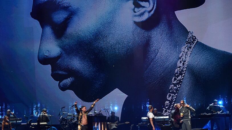 NEW YORK, NY - APRIL 07:  Treach, YG , T.I. and Snoop Dogg perform 2017 Inductee Tupac Shakur onstage at the 32nd Annual Rock & Roll Hall Of Fame Induction Ceremony at Barclays Center on April 7, 2017 in New York City. Debuting on HBO Saturday, April 29, 2017 at 8:00 pm ET/PT  (Photo by Mike Coppola/Getty Images)