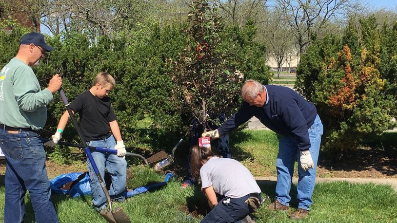 Volunteers during previous Keep Middletown Beautiful events on Earth Day. STAFF FILE PHOTO