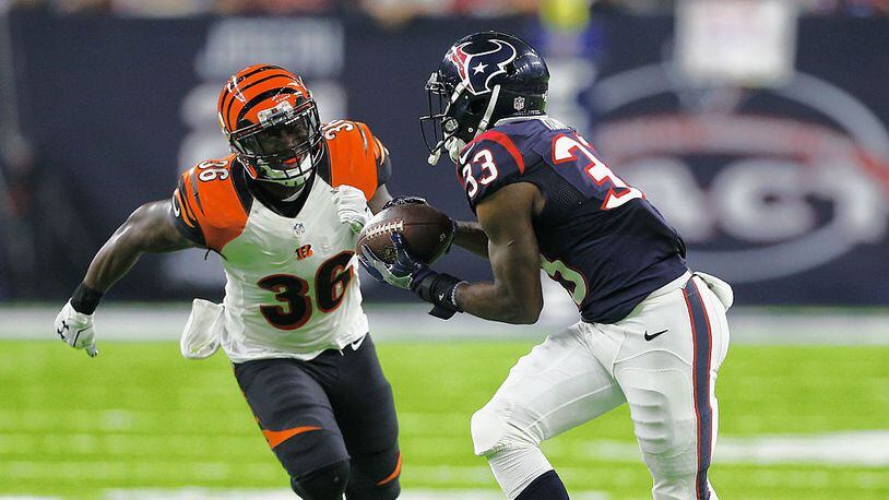 HOUSTON, TX - DECEMBER 24: Akeem Hunt #33 of the Houston Texans runs with the ball after beting Shawn Williams #36 of the Cincinnati Bengals on the coverage at NRG Stadium on December 24, 2016 in Houston, Texas. (Photo by Bob Levey/Getty Images)
