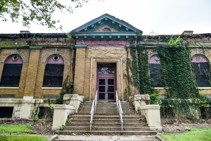 New owner looking to restore old Carnegie Library in Middletown