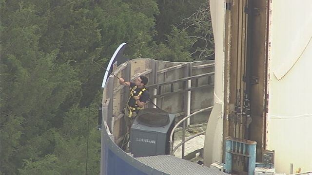 Riders trapped in Sky Tower ride at Sea World